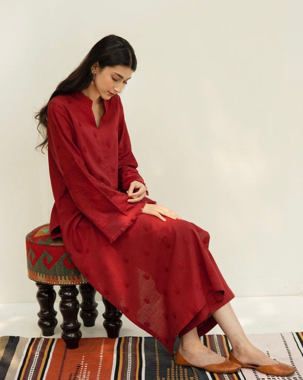 Gul-e-Rooh – 2-Piece Khaddar Suit